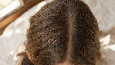 Nutrafol voor vrouwen 45+: werkt het bij dunner haar in de overgang? 5 feiten over studies, prijs en minoxidil